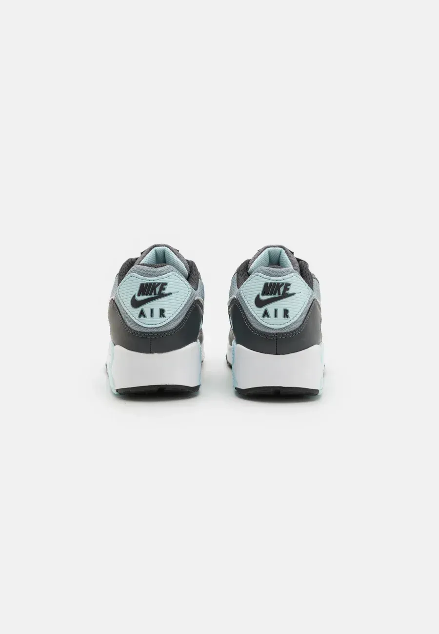 Фото № 3 с приближением к товару «‎AIR MAX 90»