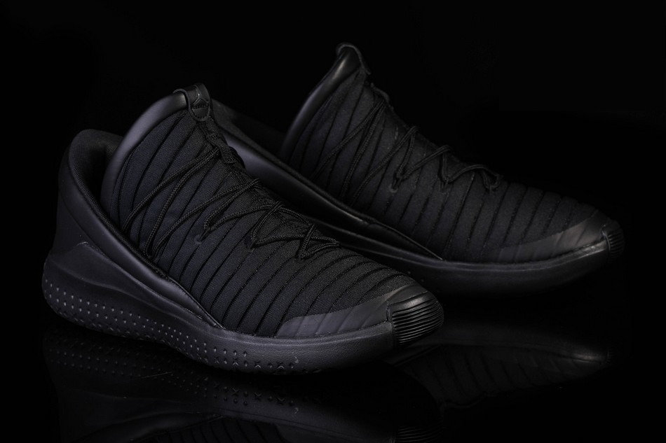 Фото № 2 с приближением к товару «‎Nike Air Jordan Flight Luxe Triple »