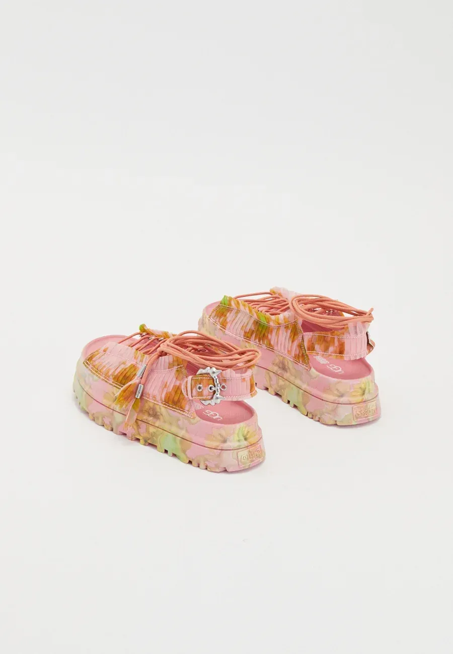 Фото № 3 с приближением к товару «‎UGG X COLLINA STRADA GOLDENGLOW SANDAL»
