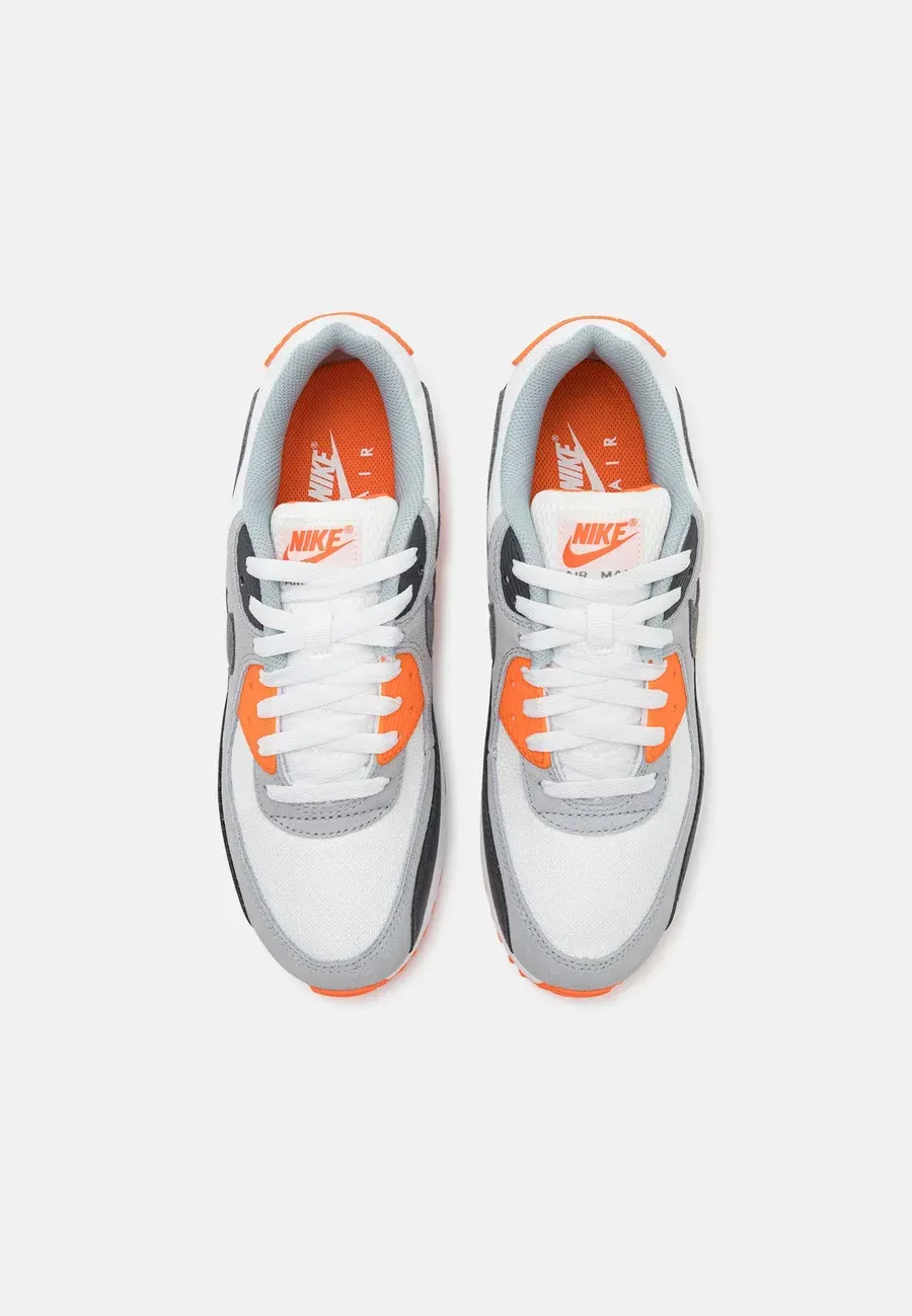 Фото № 4 с приближением к товару «‎AIR MAX 90»