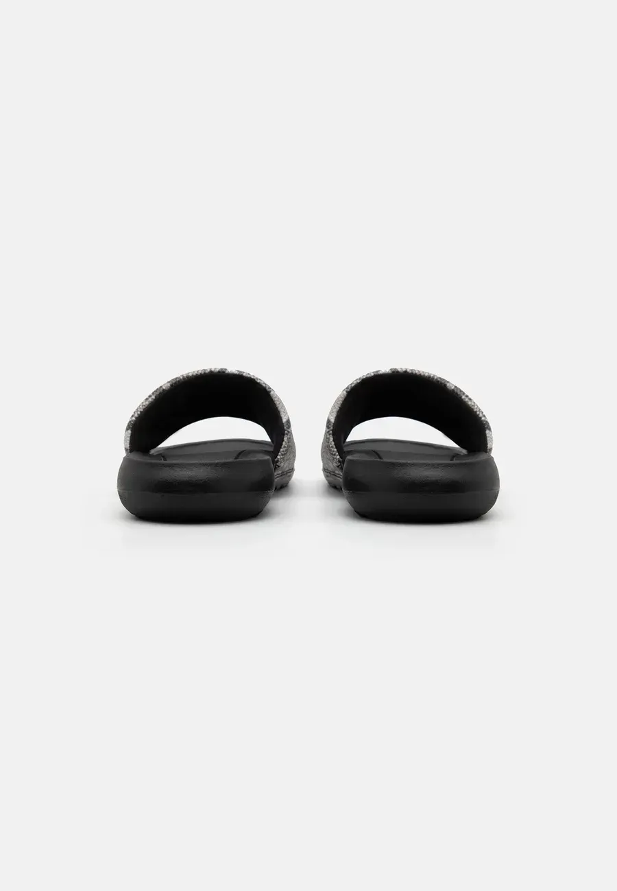 Фото № 3 с приближением к товару «‎VICTORI ONE SLIDE»