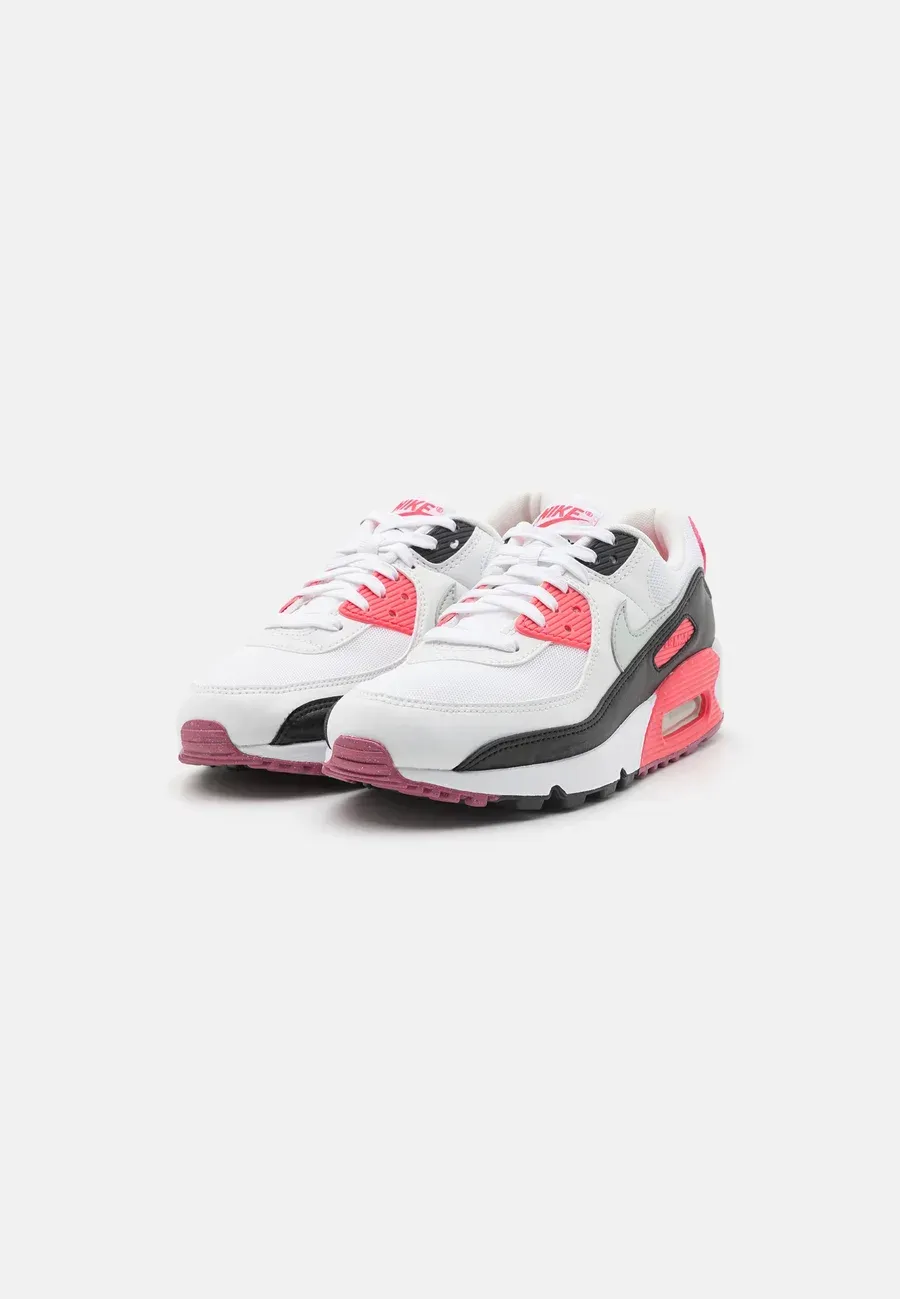 Фото № 4 с приближением к товару «‎AIR MAX 90»
