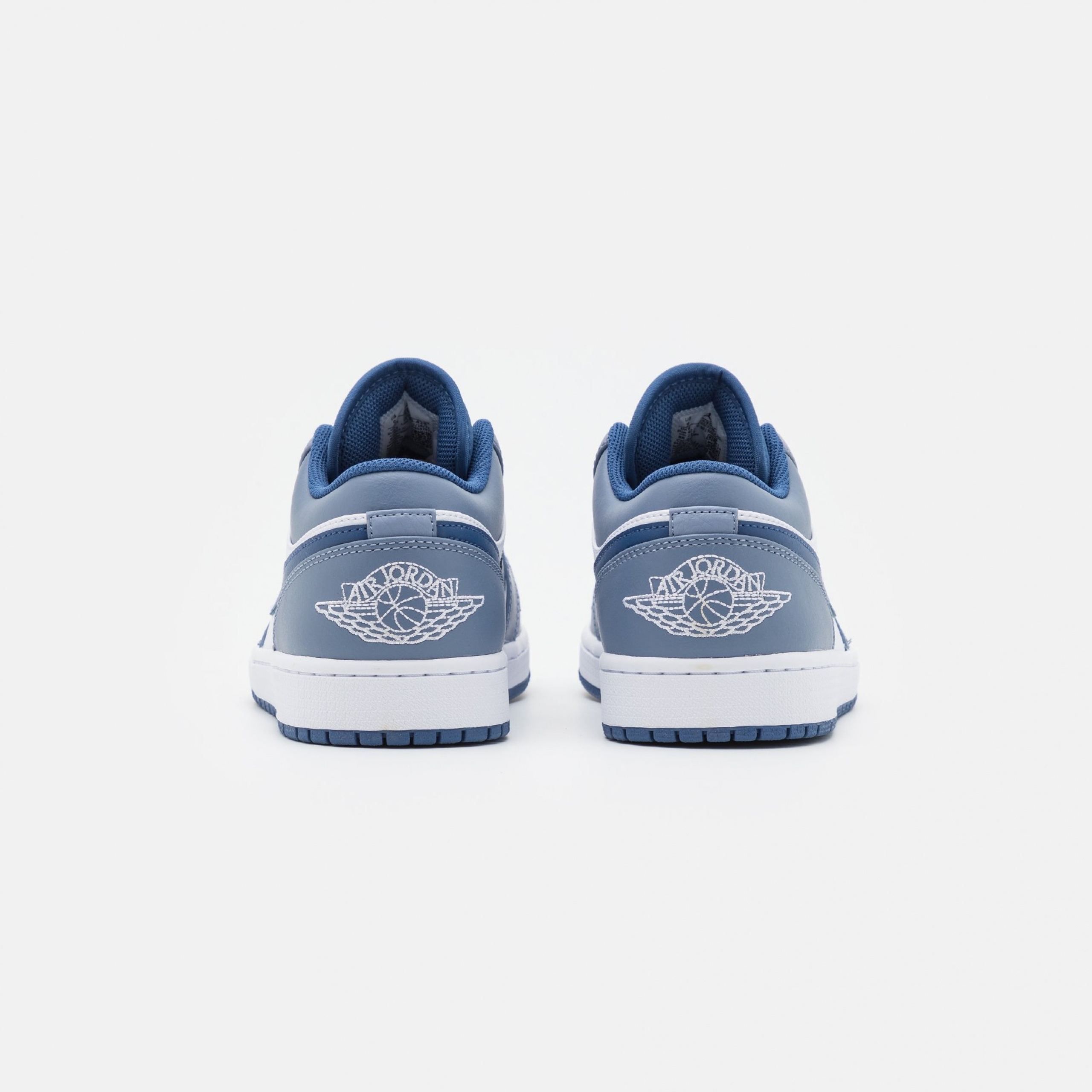 Фото № 3 с приближением к товару «‎Air Jordan 1 »