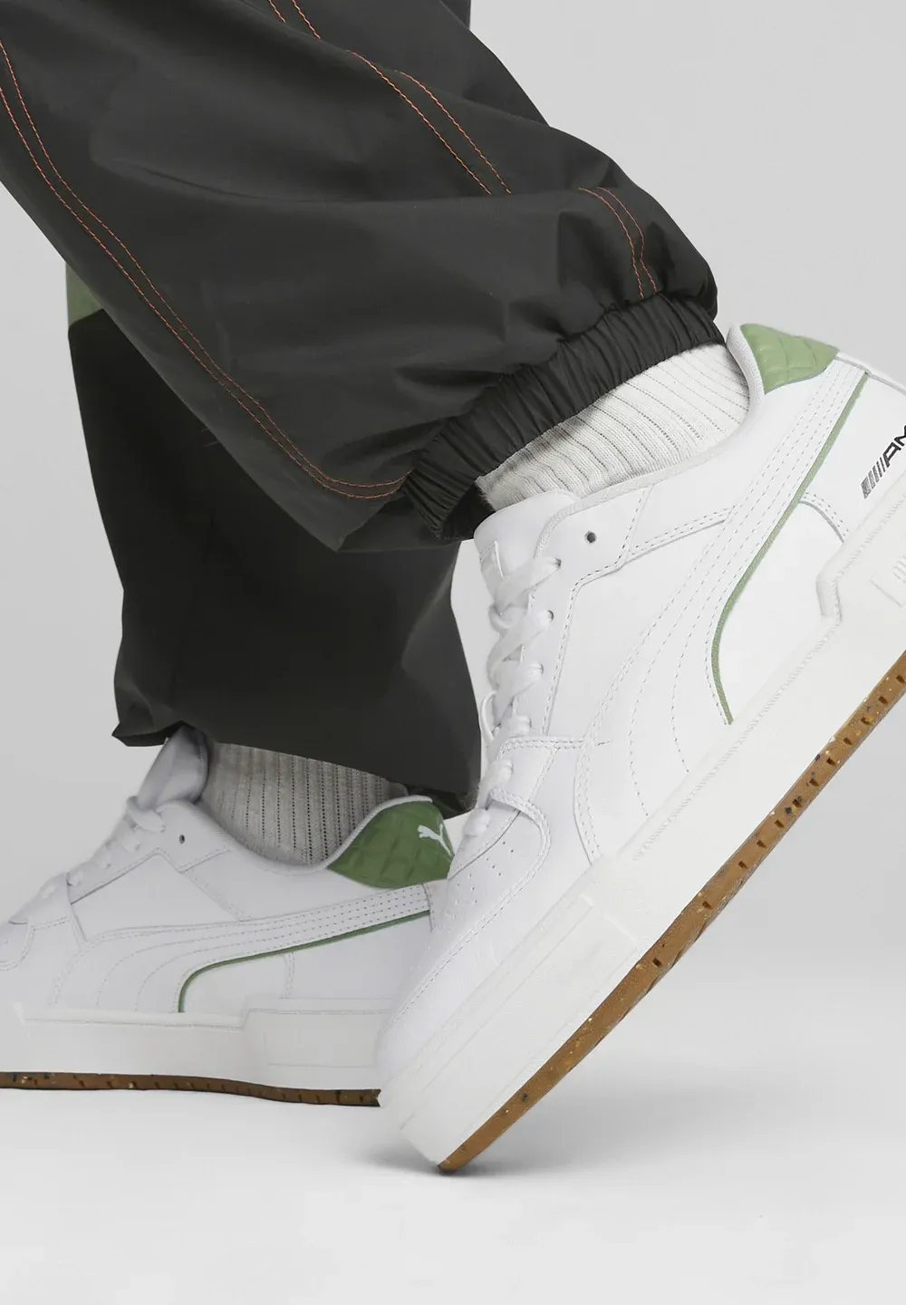 Фото № 1 с приближением к товару «‎MERCEDES-AMG PETRONAS MOTORSPORT CA PRO»