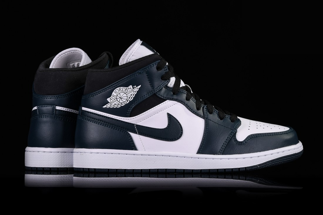 Фото № 4 с приближением к товару «‎Nike Air Jordan 1 Retro Armory Navy»