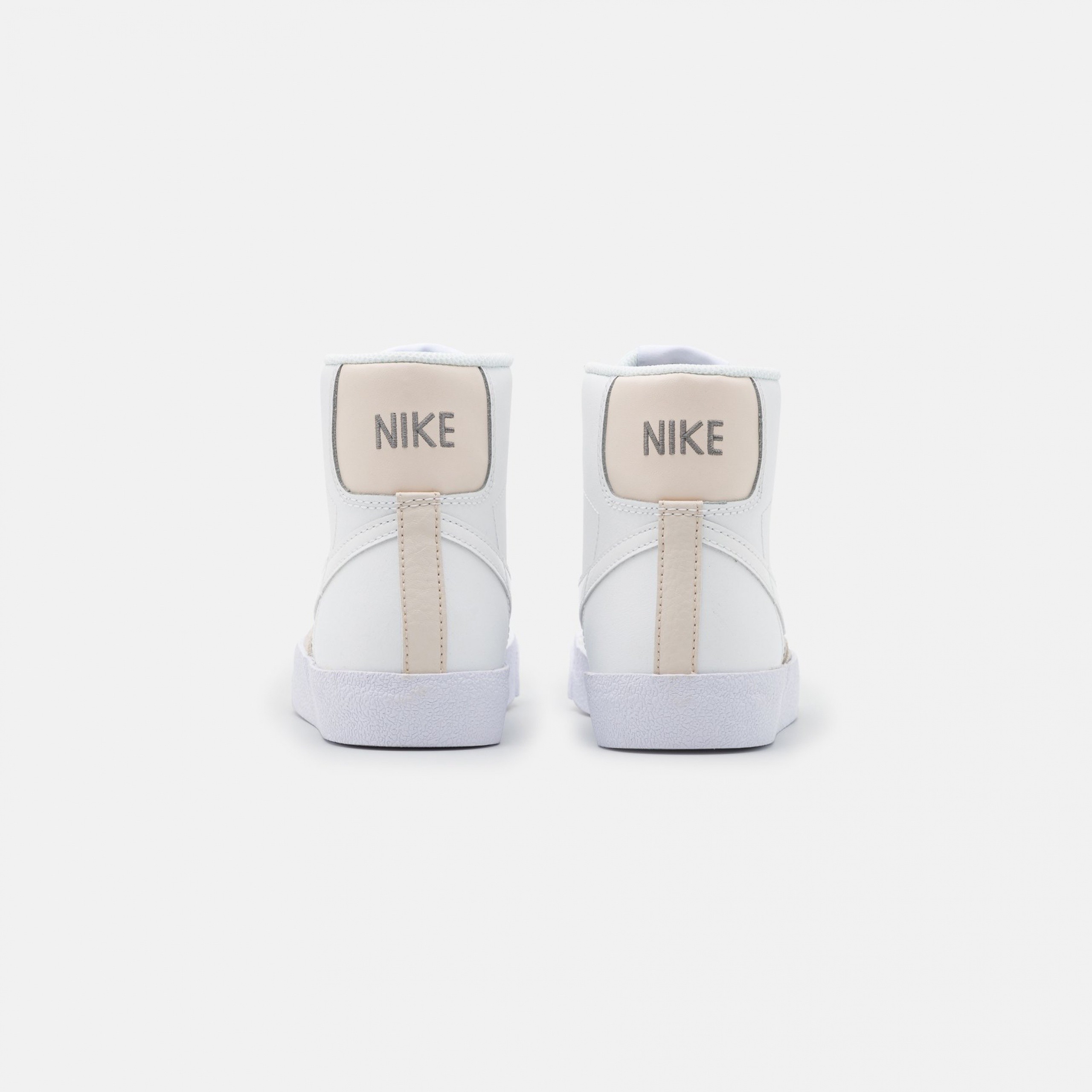 Фото № 3 с приближением к товару «‎Nike Blazer 77 »