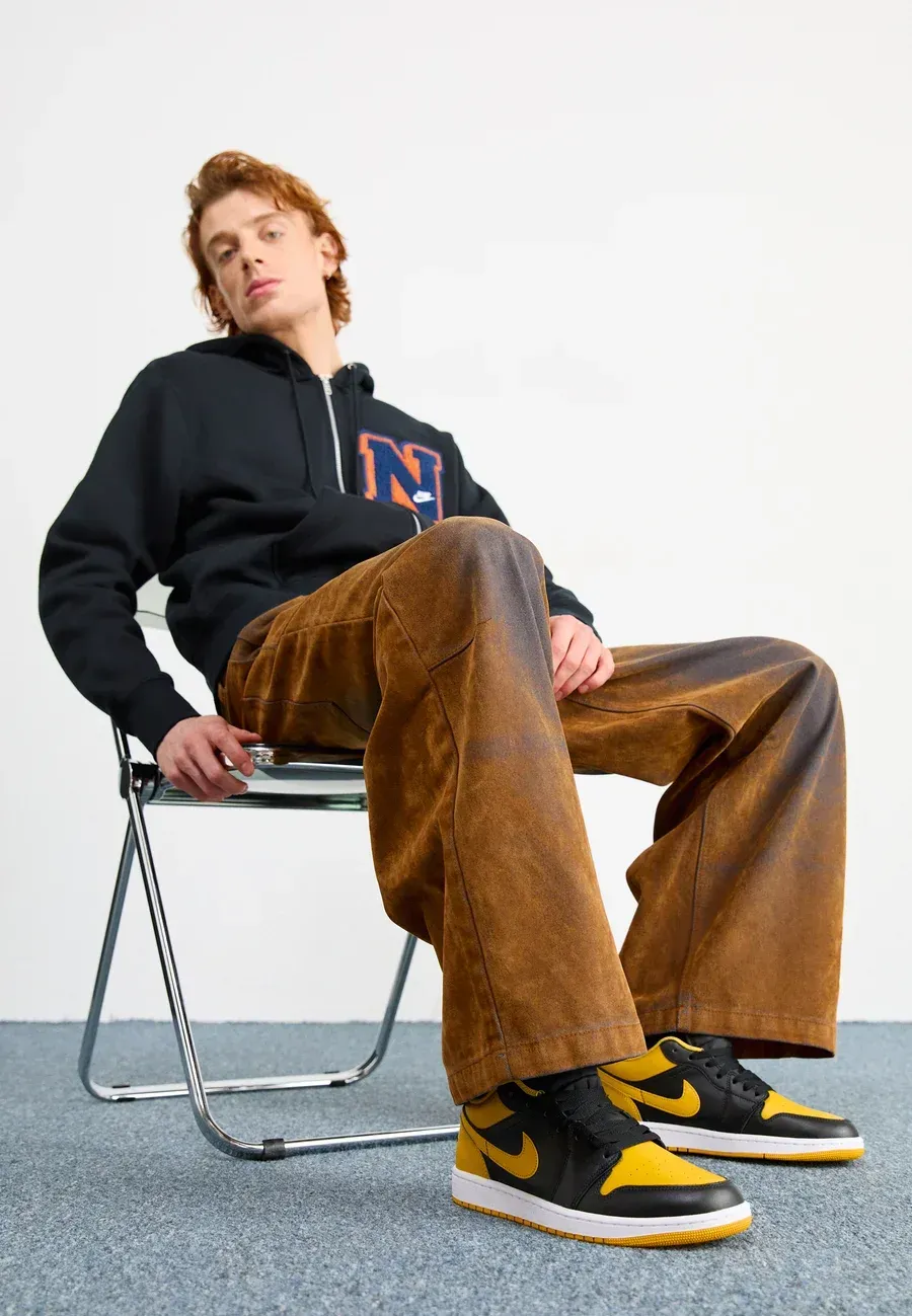 Фото № 3 с приближением к товару «‎AIR JORDAN 1 LOW»