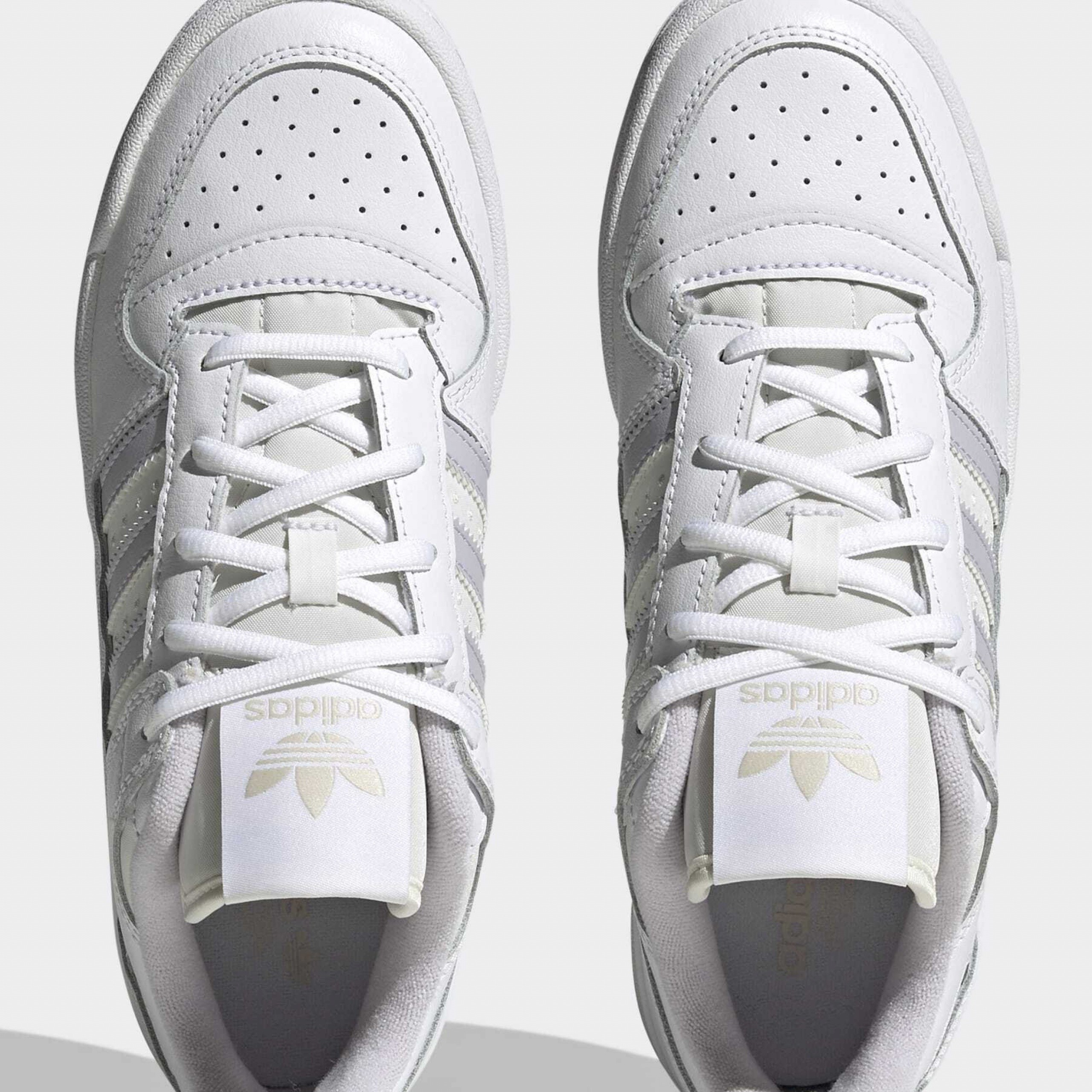 Фото № 3 с приближением к товару «‎Adidas Forum »