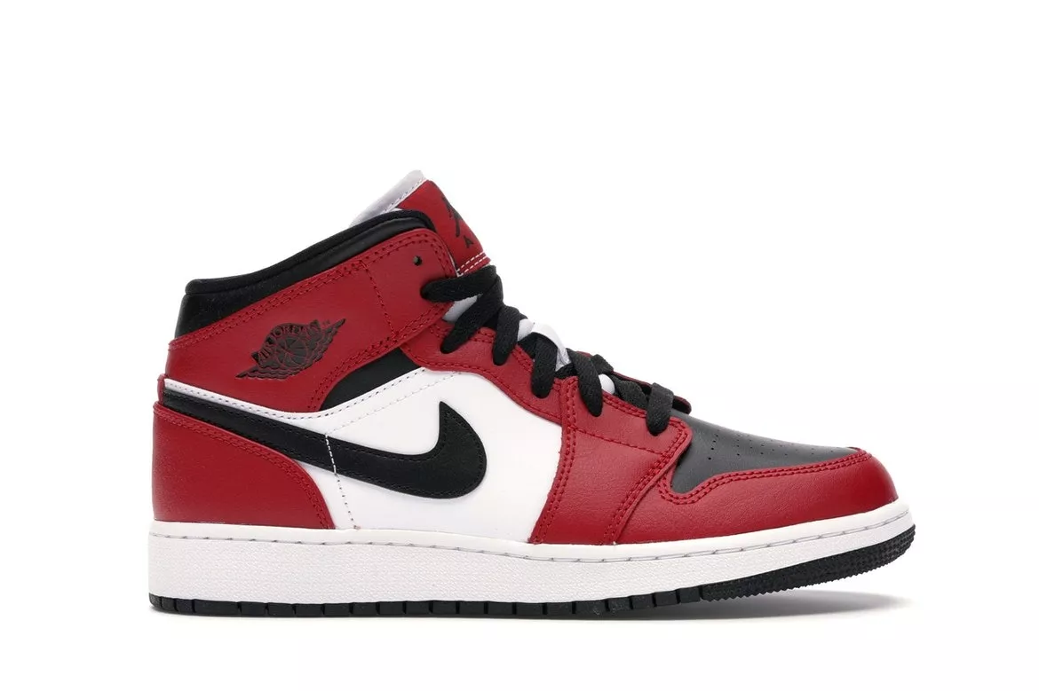 Фото № 1 с приближением к товару «‎Jordan 1 Mid Chicago Black Toe »
