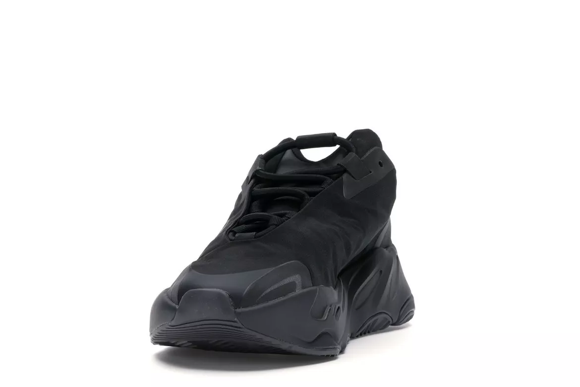 Фото № 5 с приближением к товару «‎adidas Yeezy Boost 700 MNVN Triple Black»