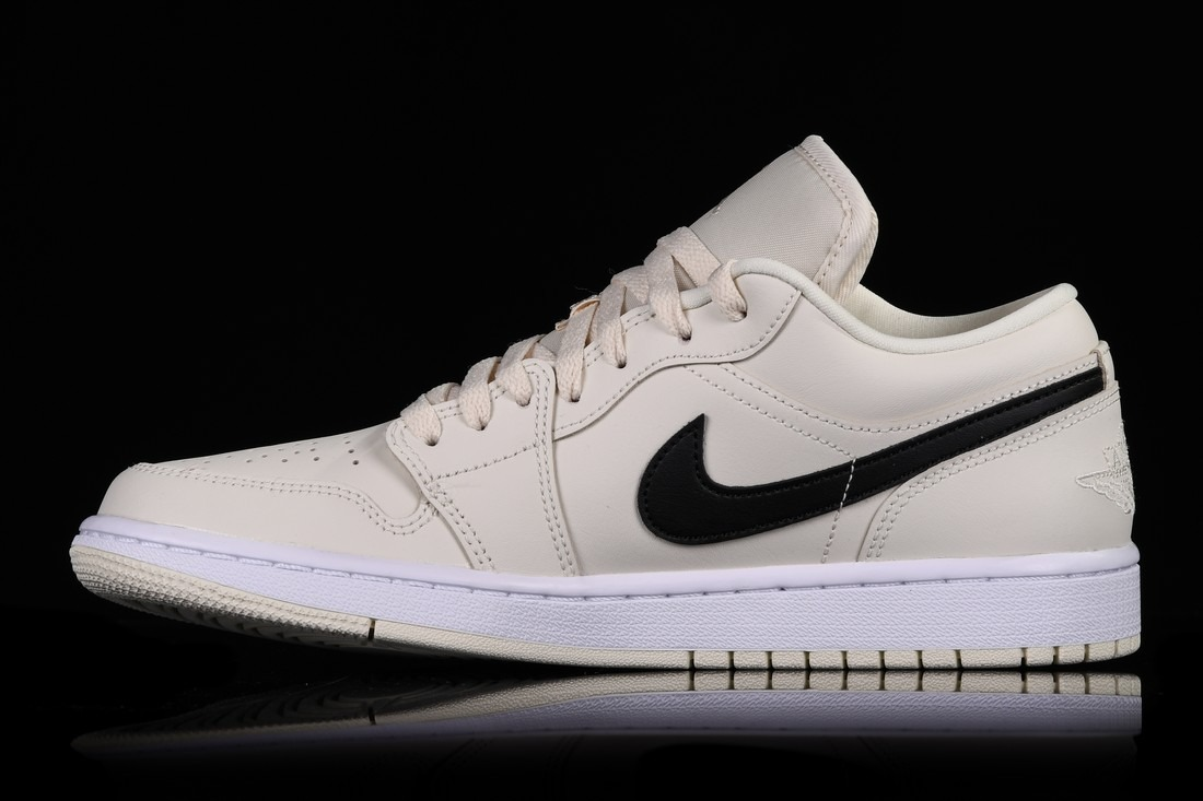 Фото № 3 с приближением к товару «‎Nike Air Jordan 1 Retro Se Wmns Coconut Milk »