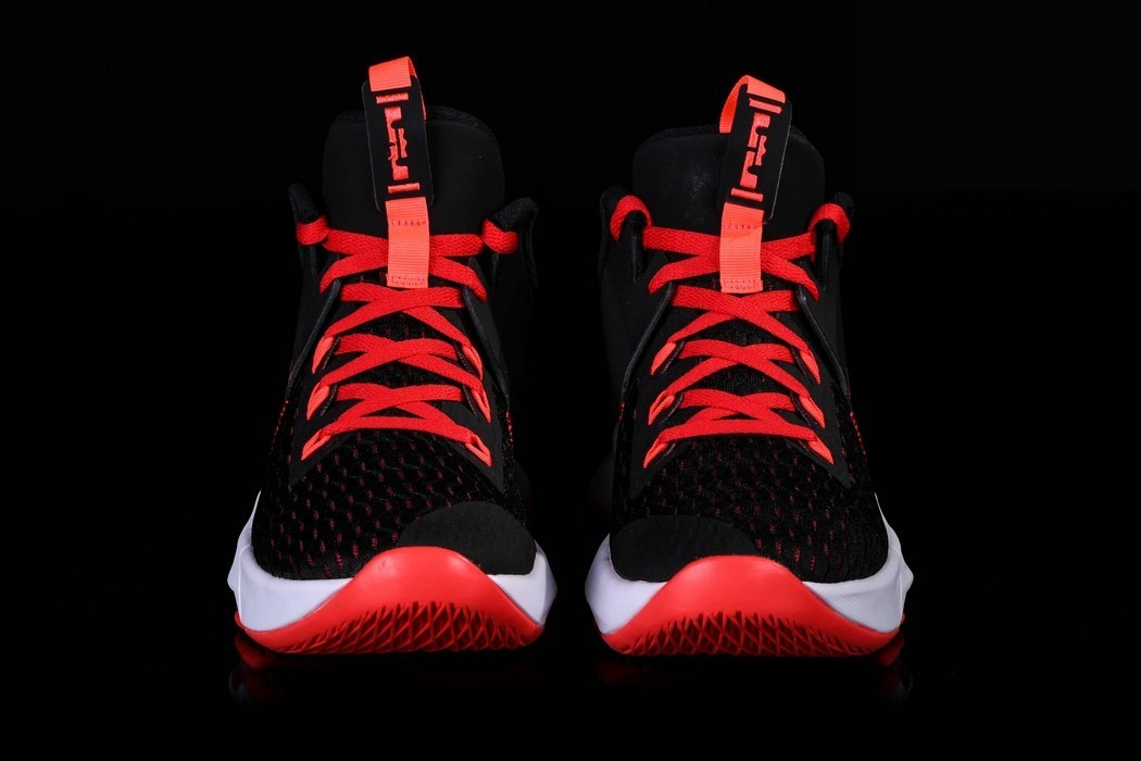 Фото № 2 с приближением к товару «‎Nike Lebron Witness V»