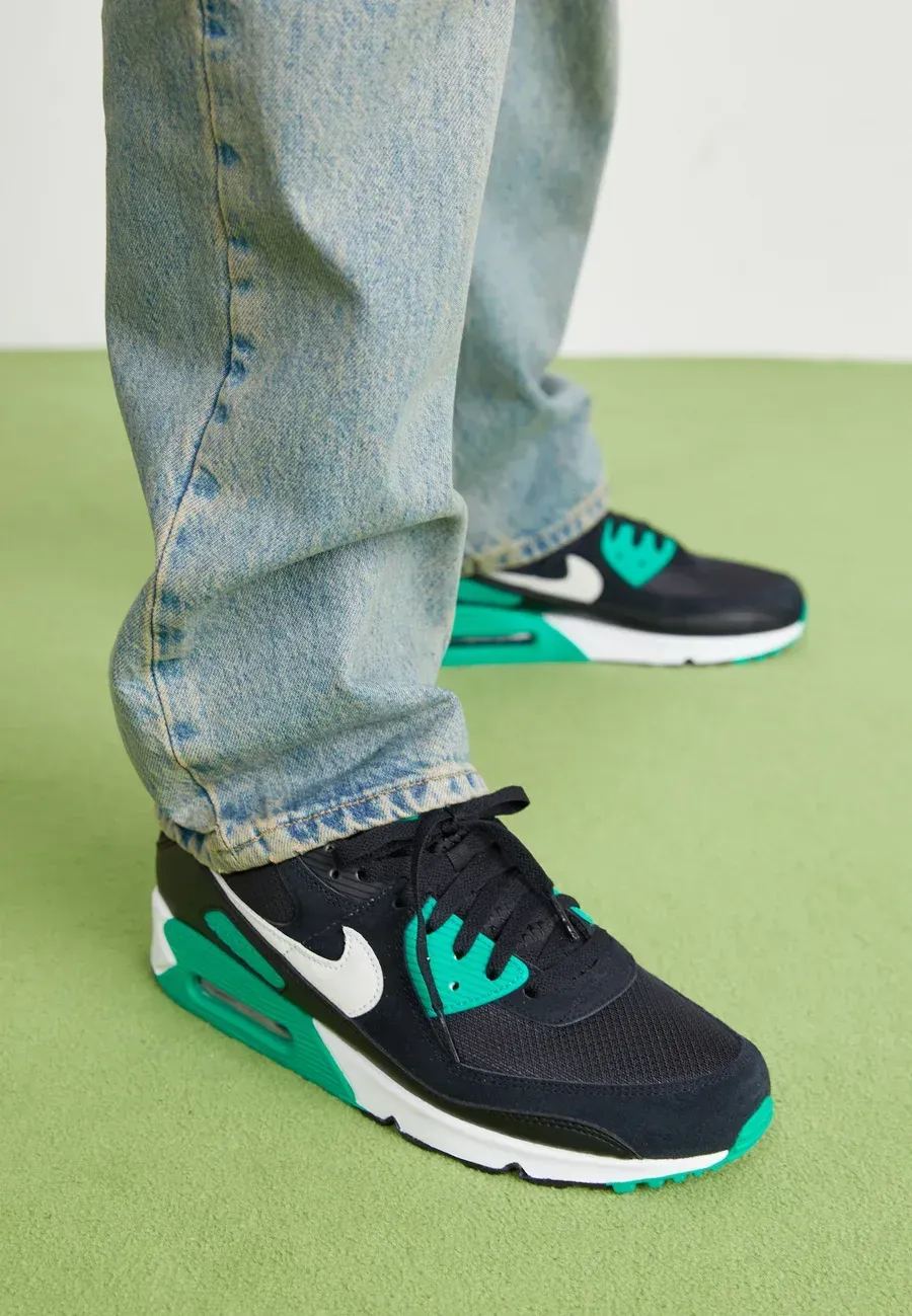 Фото № 2 с приближением к товару «‎AIR MAX 90»