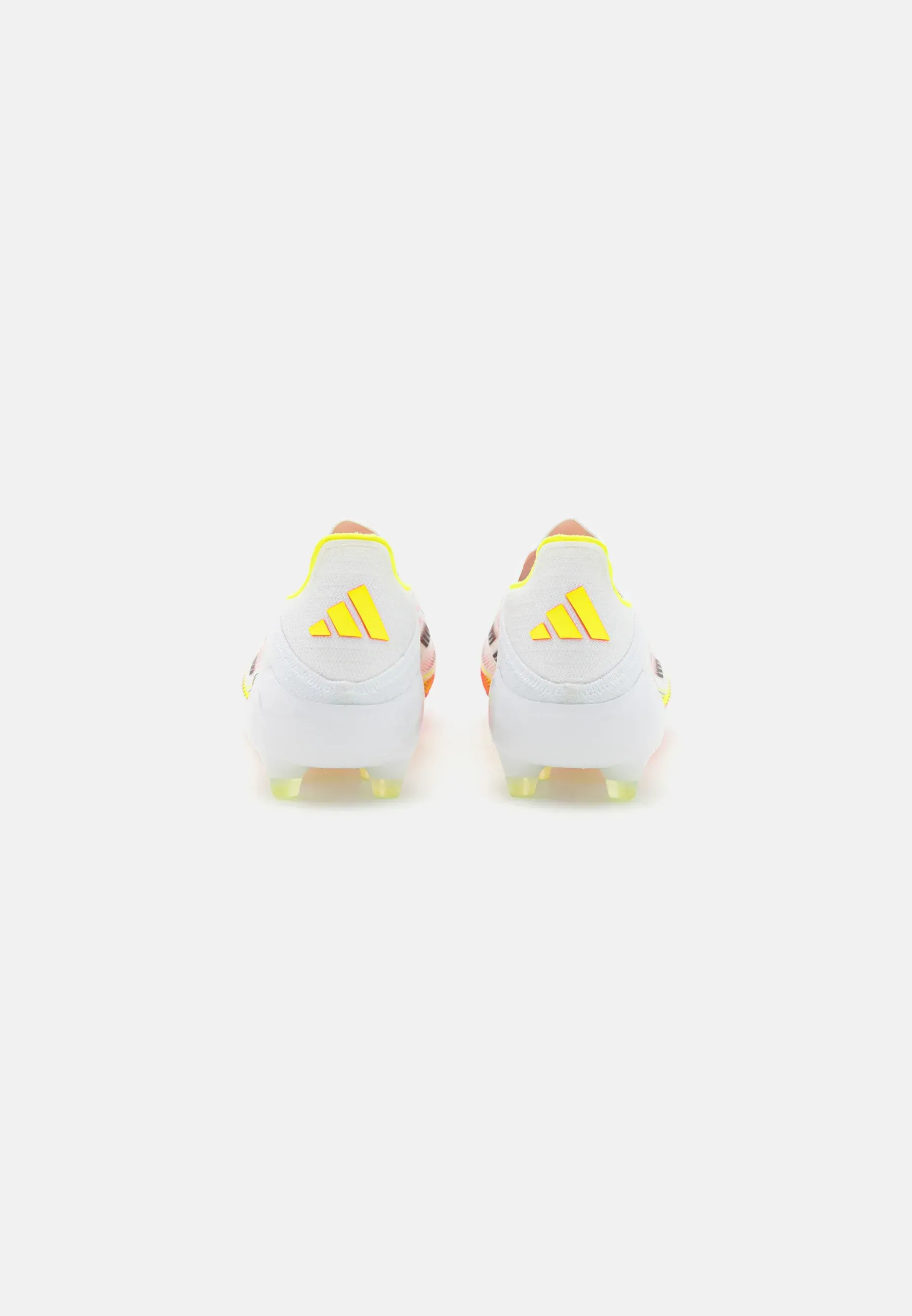 Фото № 3 с приближением к товару «‎F50 ELITE LACELESS ARTIFICIAL GRASS»