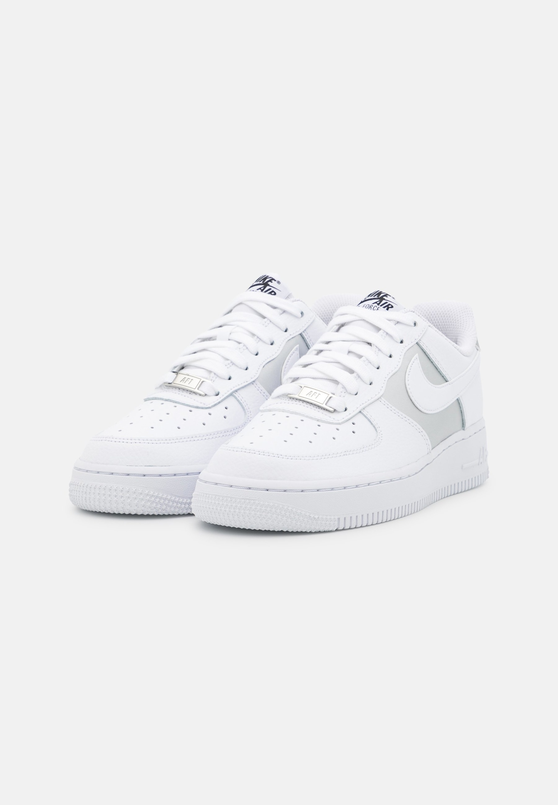 Фото № 3 с приближением к товару «‎Nike Air Force 1 ’07 Rec »