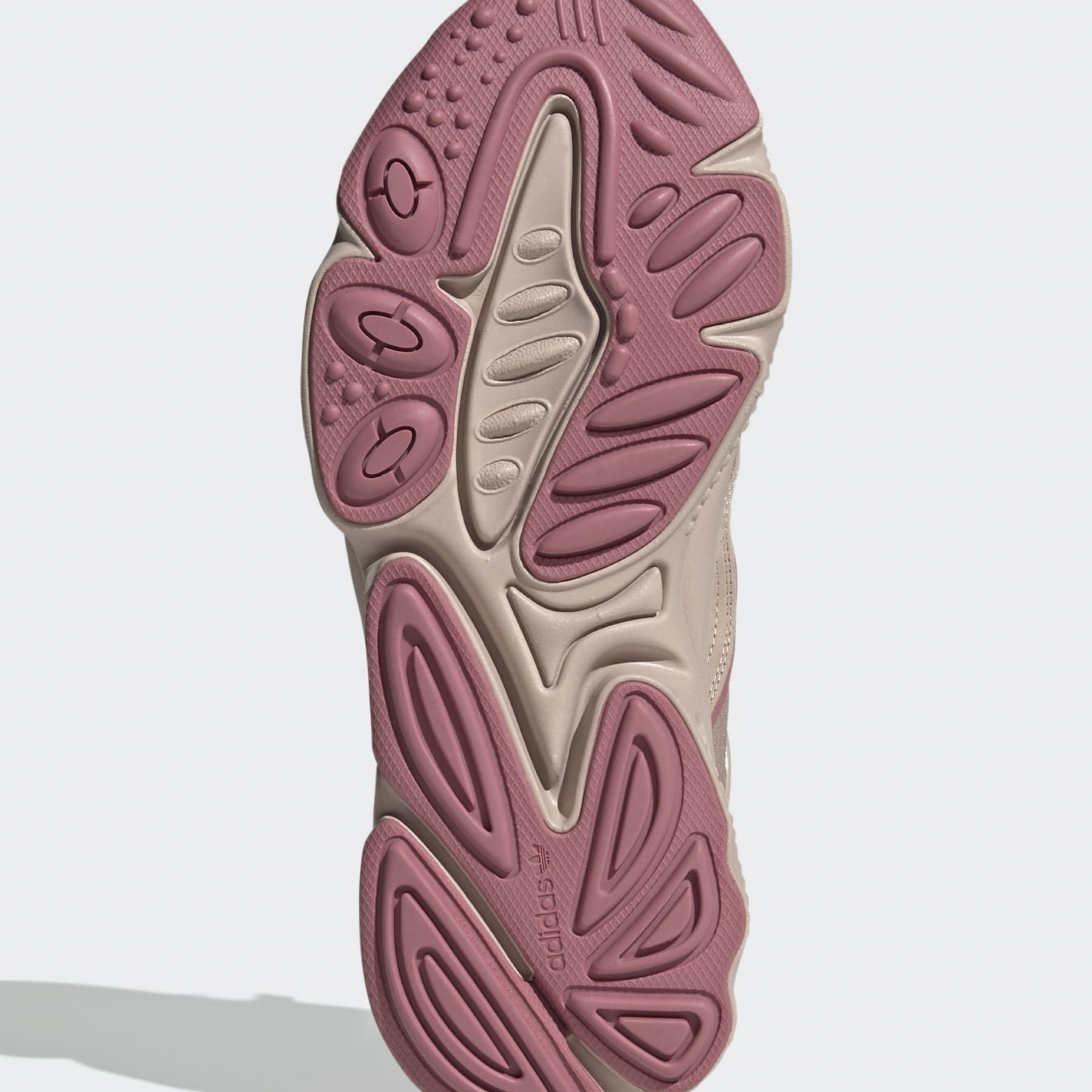 Фото № 5 с приближением к товару «‎Adidas Ozweego »