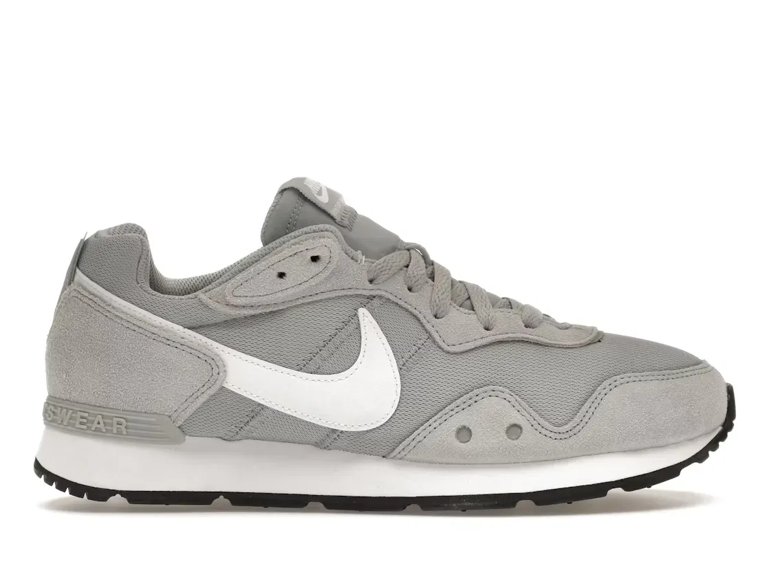 Фото № 1 с приближением к товару «‎Nike Venture Runner Wide»