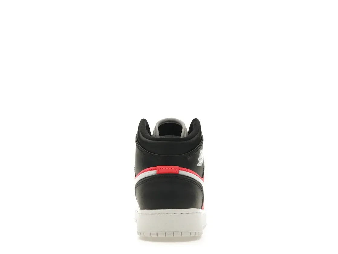 Фото № 4 с приближением к товару «‎Jordan 1 Mid SE White Black Infrared »