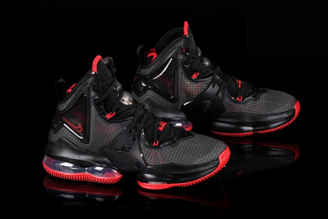 Фото № 2 с приближением к товару «‎Nike Lebron 19 Gs»