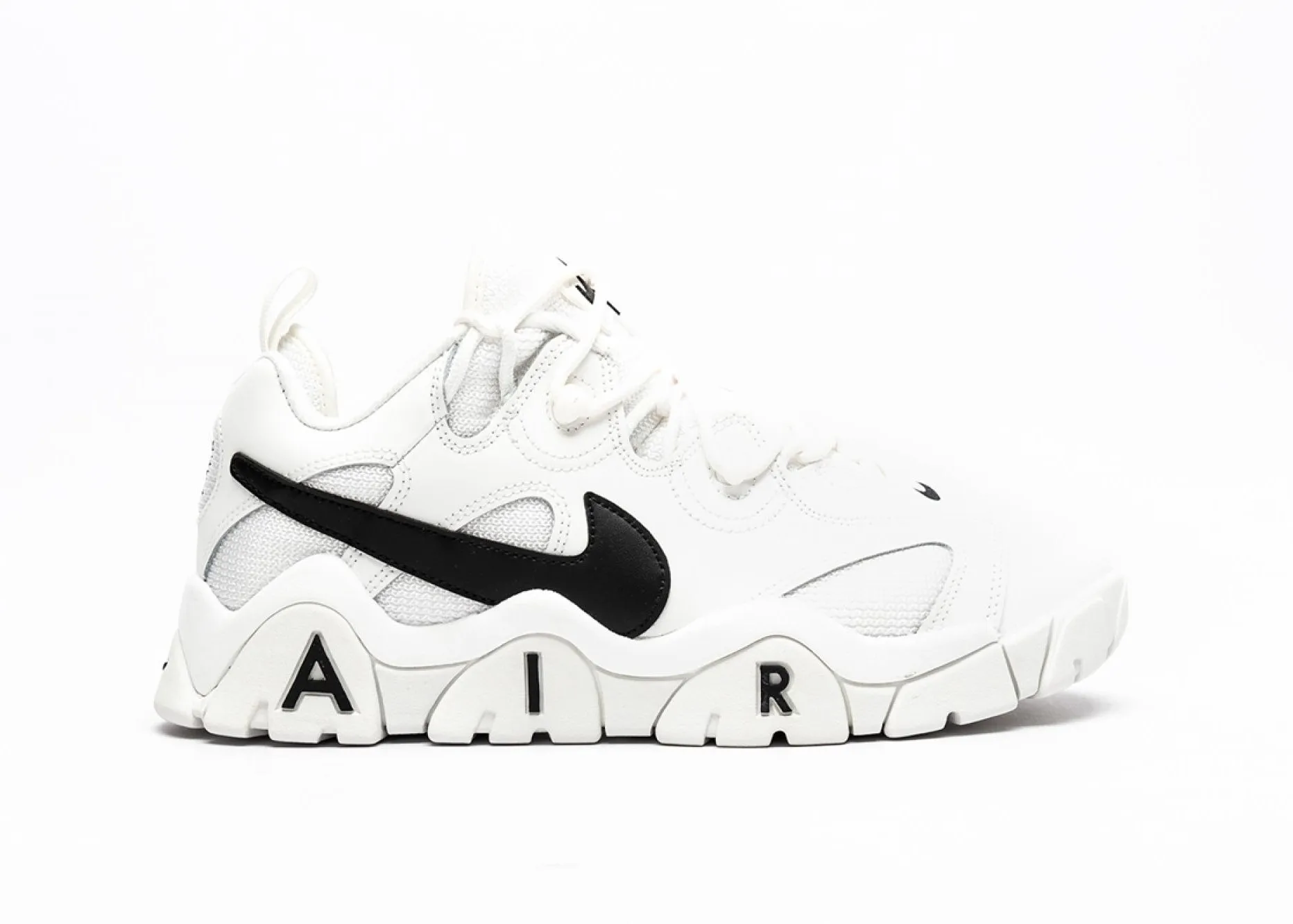 Фото № 1 с приближением к товару «‎Nike Air Barrage Low White Black»