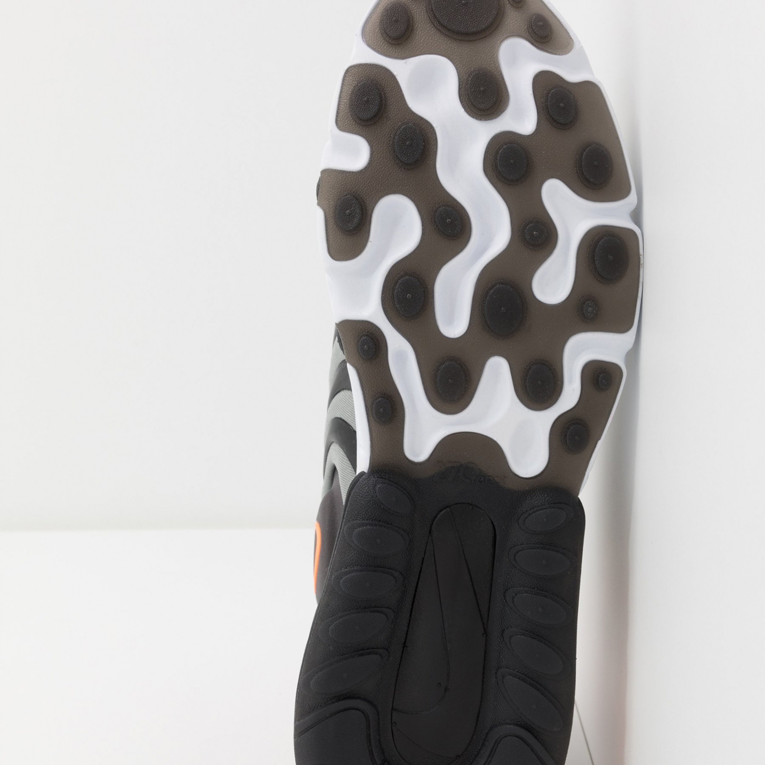 Фото № 5 с приближением к товару «‎Nike Air Max 270 React »