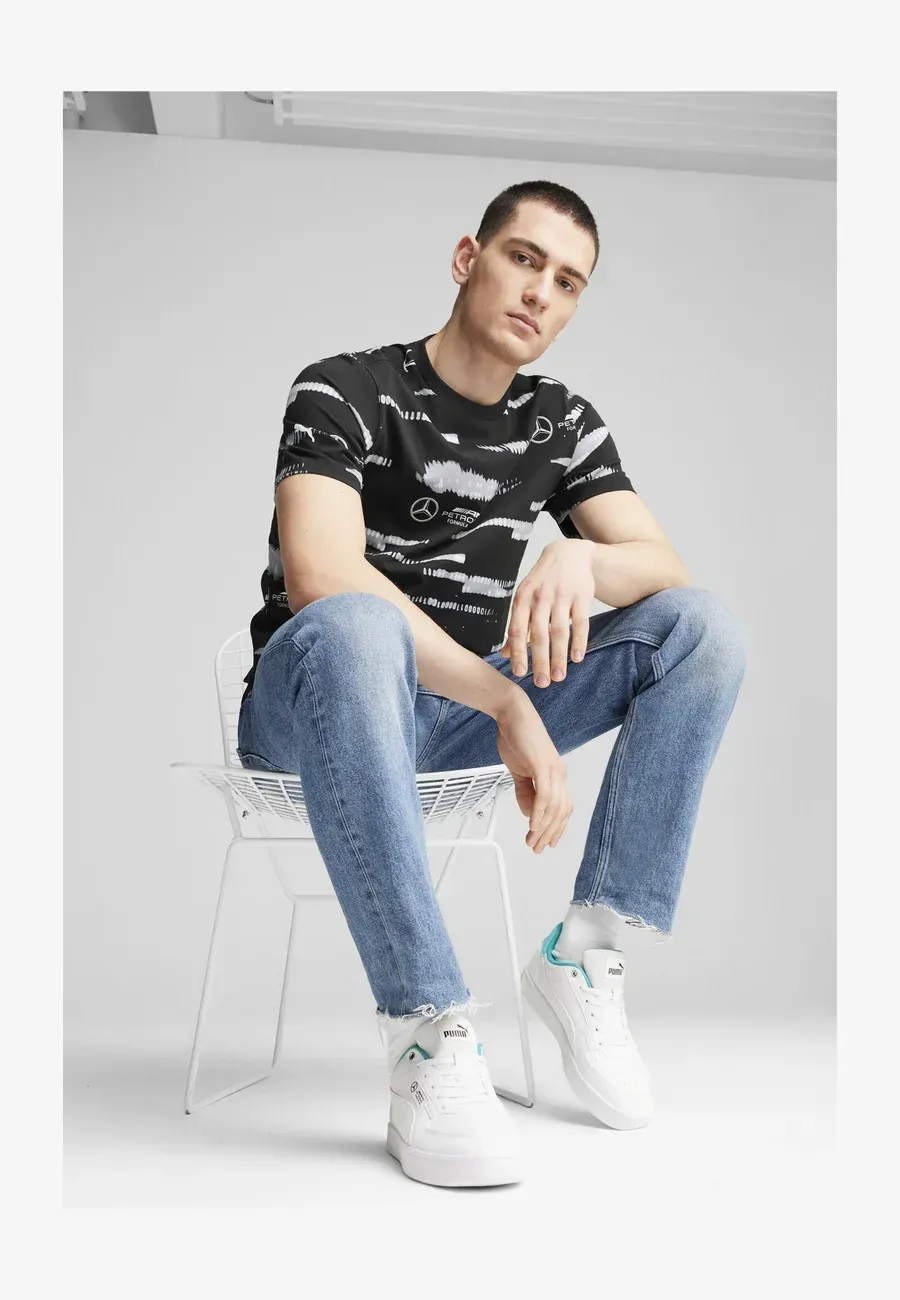 Фото № 2 с приближением к товару «‎MERCEDES-AMG »