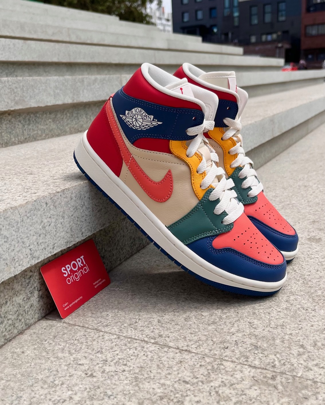 Фото № 1 с приближением к товару «‎Air Jordan 1 Mid SE Multicolor»