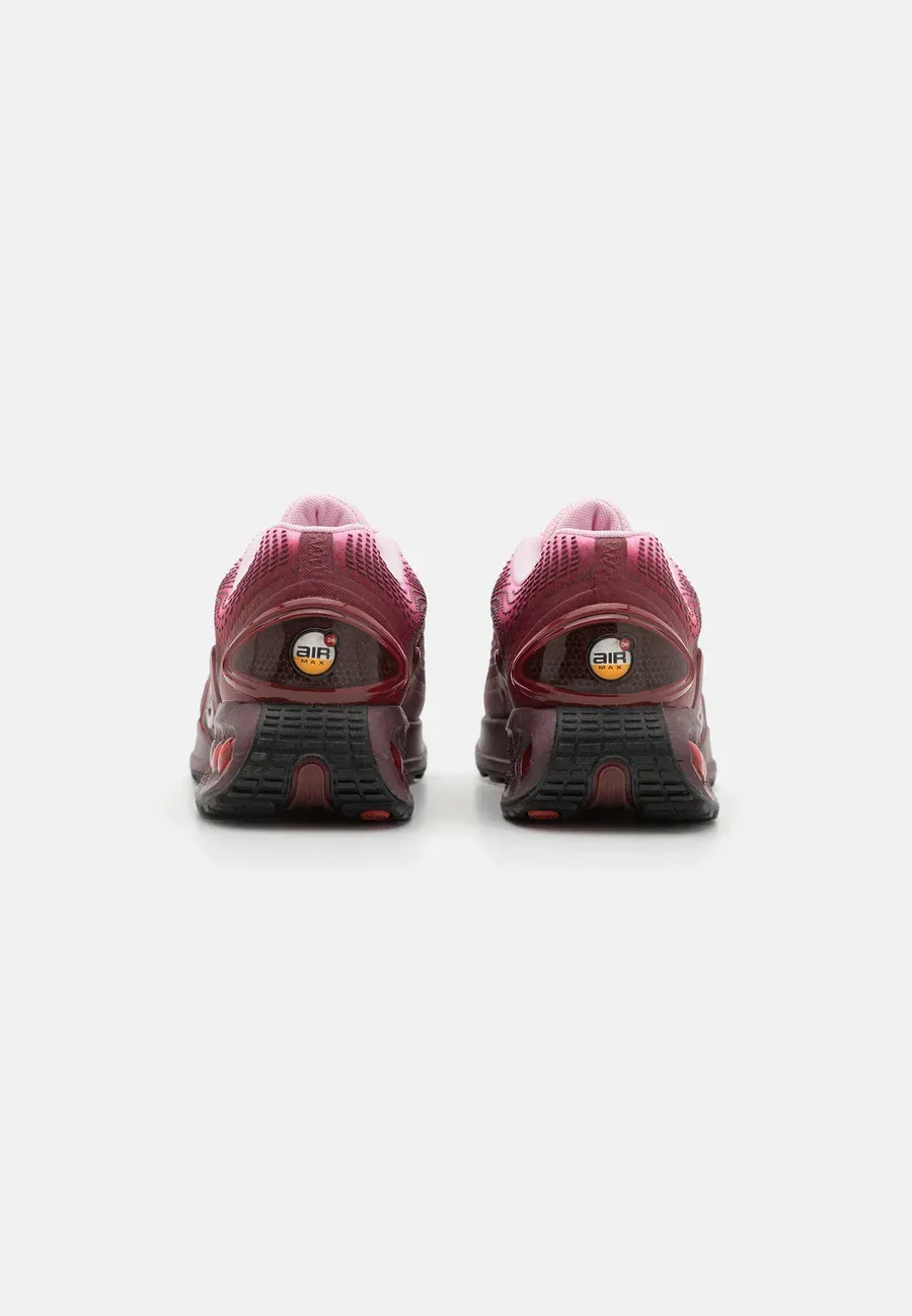 Фото № 3 с приближением к товару «‎AIR MAX DN 2»