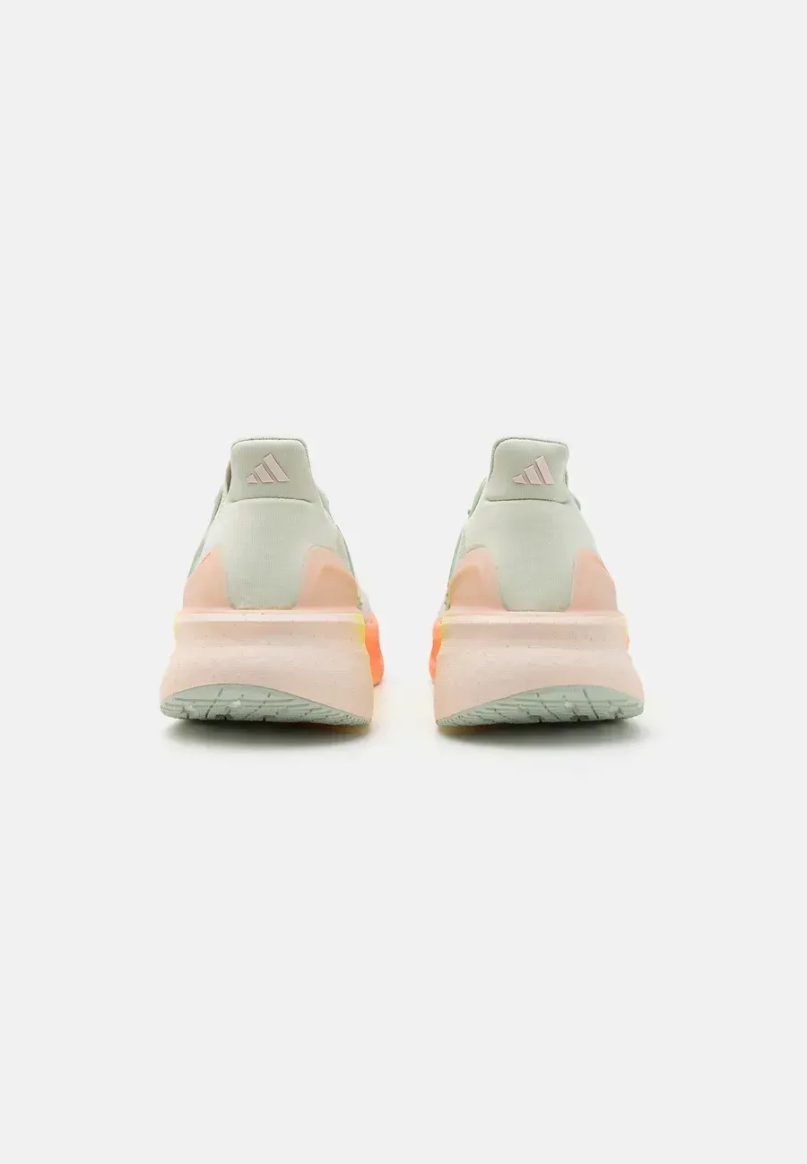 Фото № 3 с приближением к товару «‎ULTRABOOST 5»