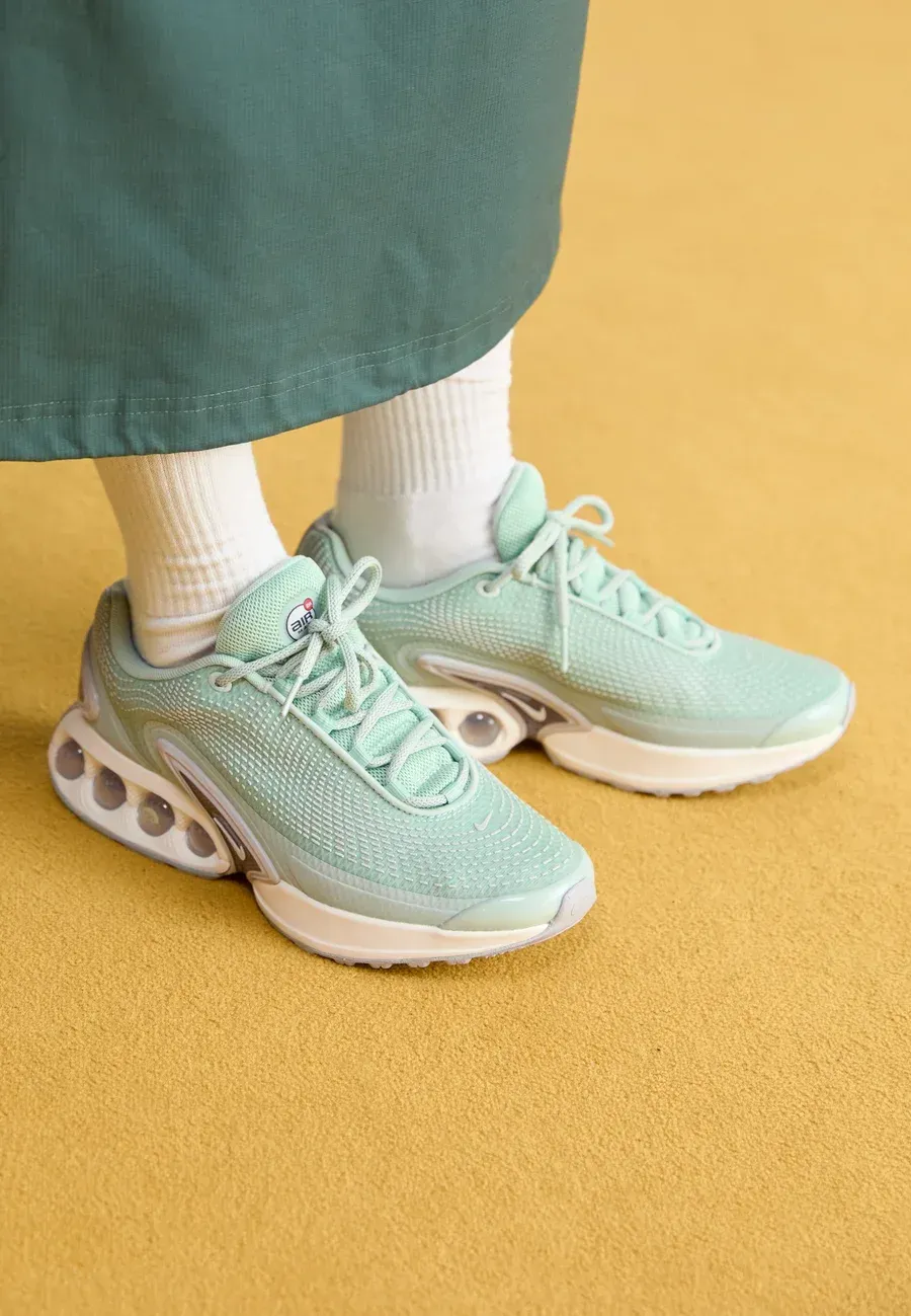 Фото № 2 с приближением к товару «‎AIR MAX DN SE»