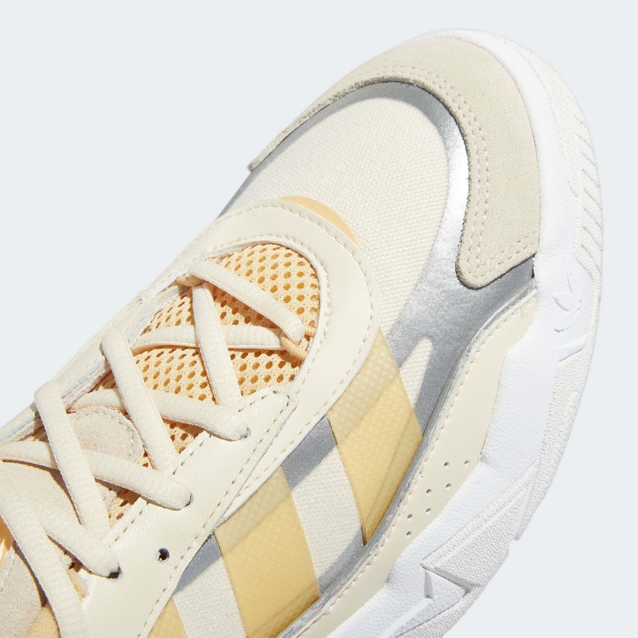 Фото № 2 с приближением к товару «‎Adidas »