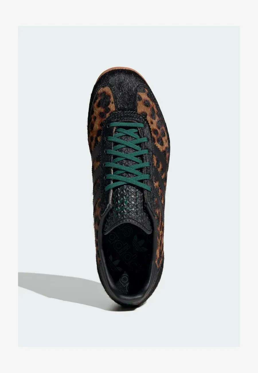 Фото № 3 с приближением к товару «‎Trainers»