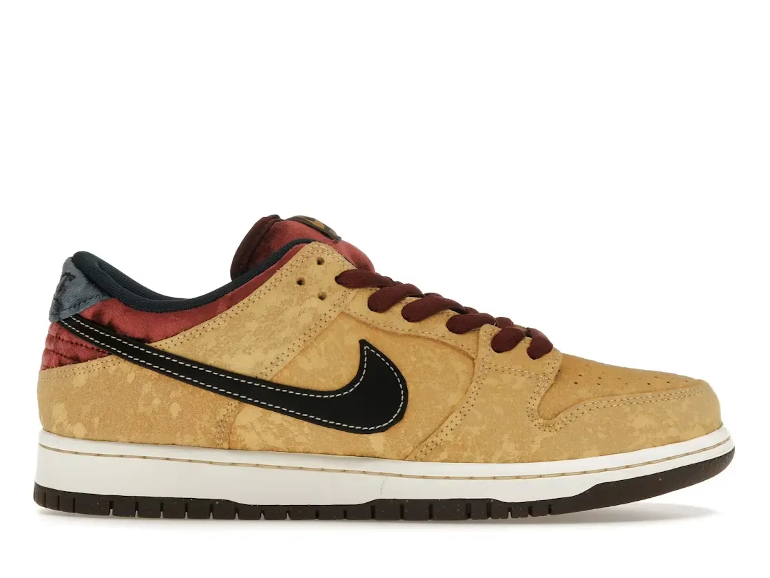 Фото № 1 с приближением к товару «‎Nike SB Dunk Low»