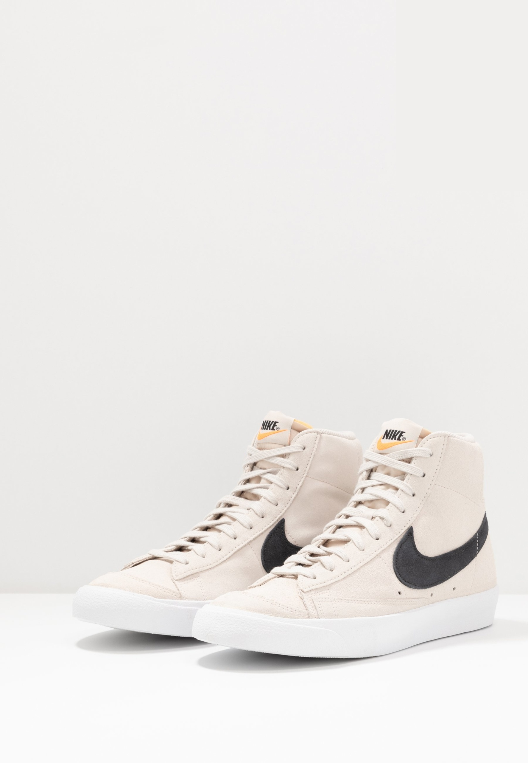 Фото № 3 с приближением к товару «‎Nike Blazer 77 »