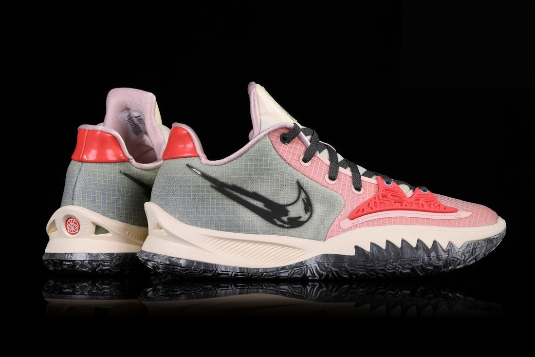 Фото № 3 с приближением к товару «‎Nike Kyrie 4 Pale Coral »