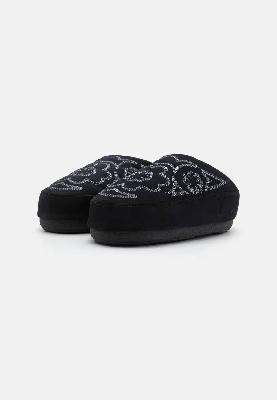 Фото № 2 с приближением к товару «‎MULE EMBROIDERED UNISEX»