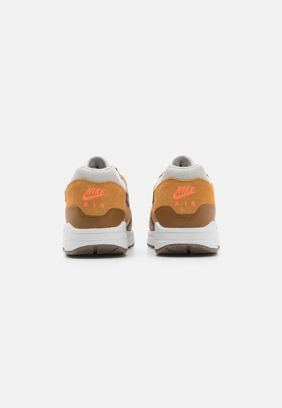 Фото № 3 с приближением к товару «‎AIR MAX 1 »