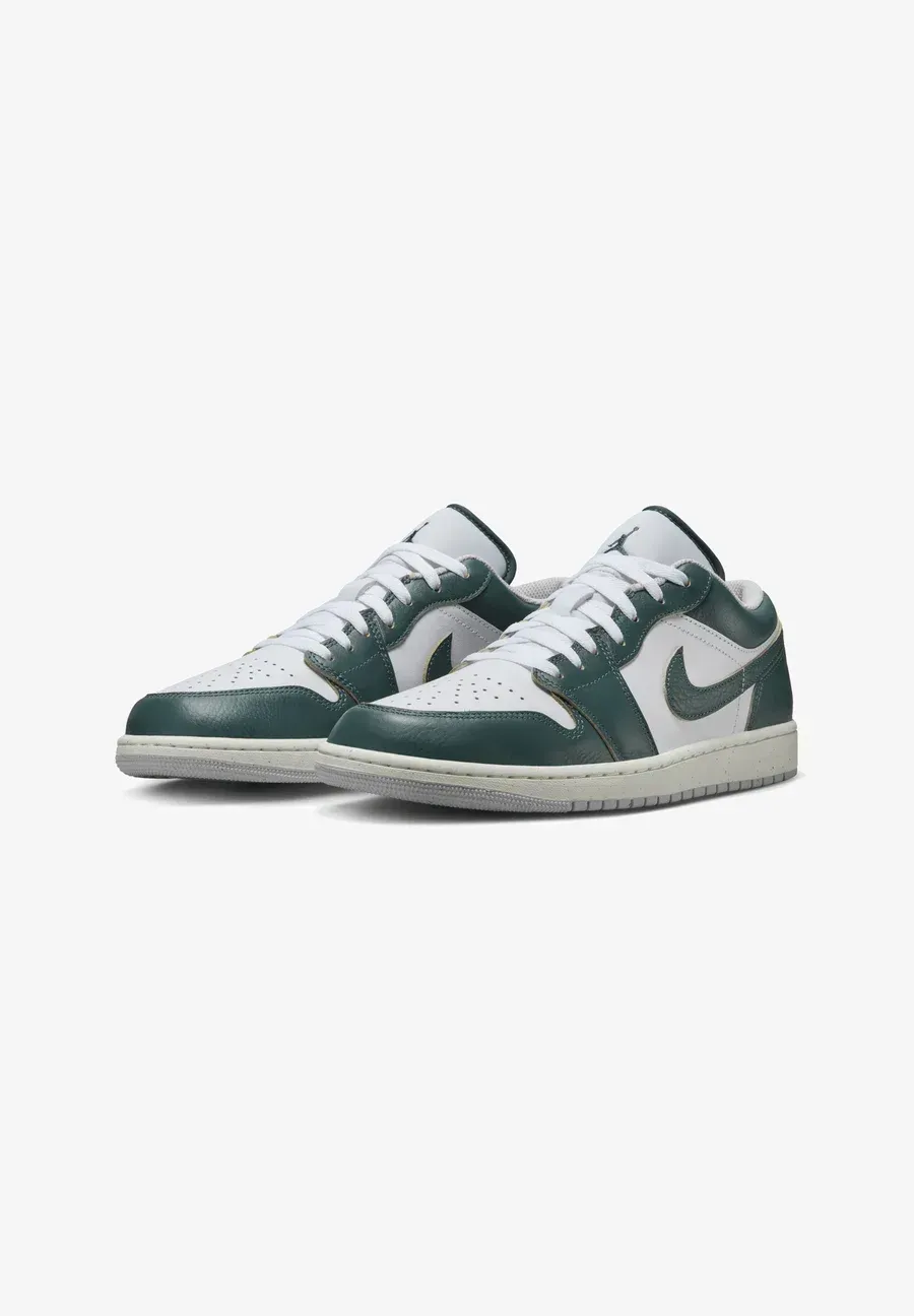 Фото № 3 с приближением к товару «‎AIR JORDAN 1 LOW SE»