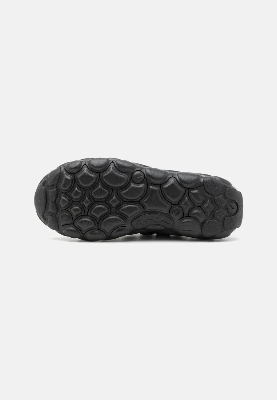 Фото № 4 с приближением к товару «‎FLYKNIT HAVEN»