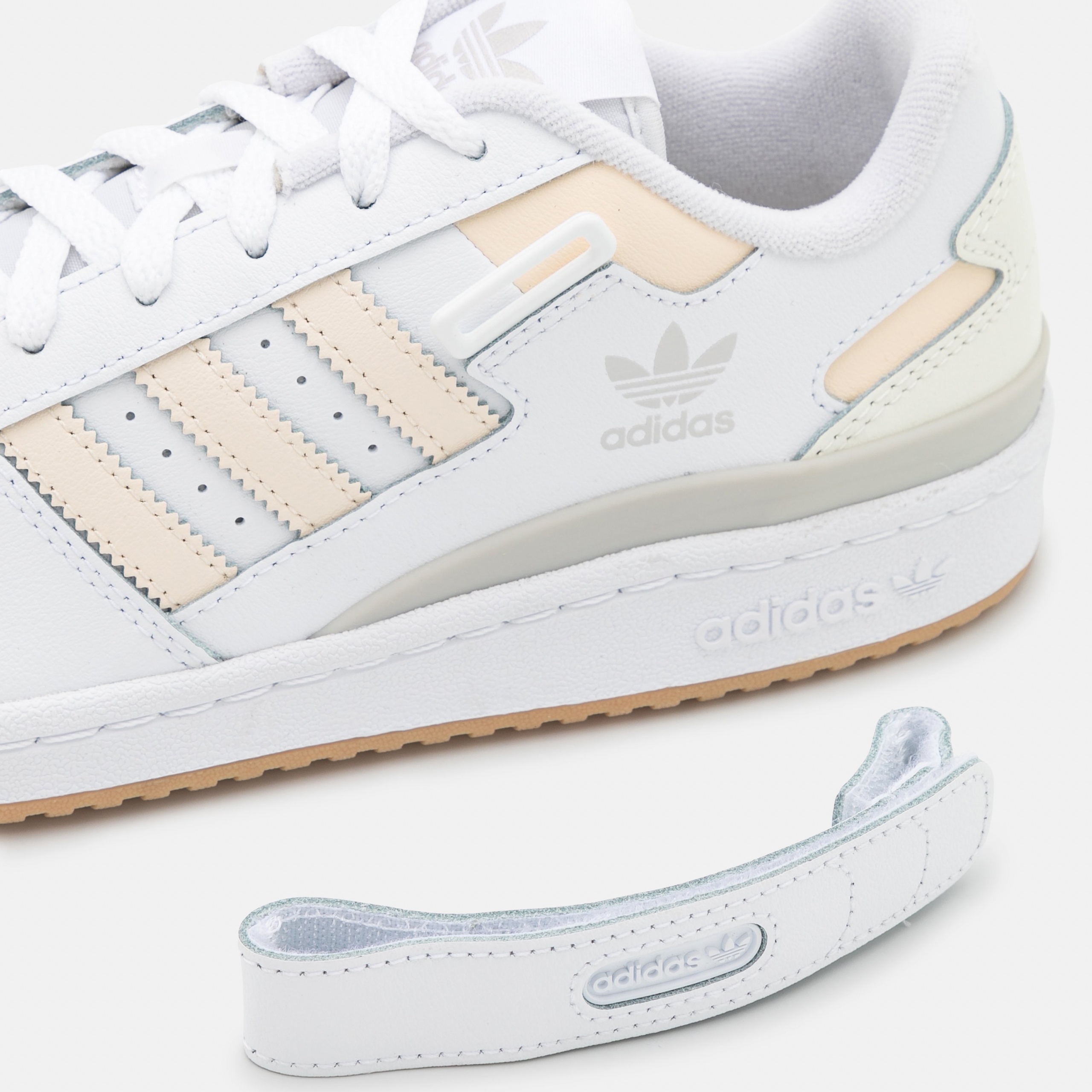 Фото № 5 с приближением к товару «‎Adidas »