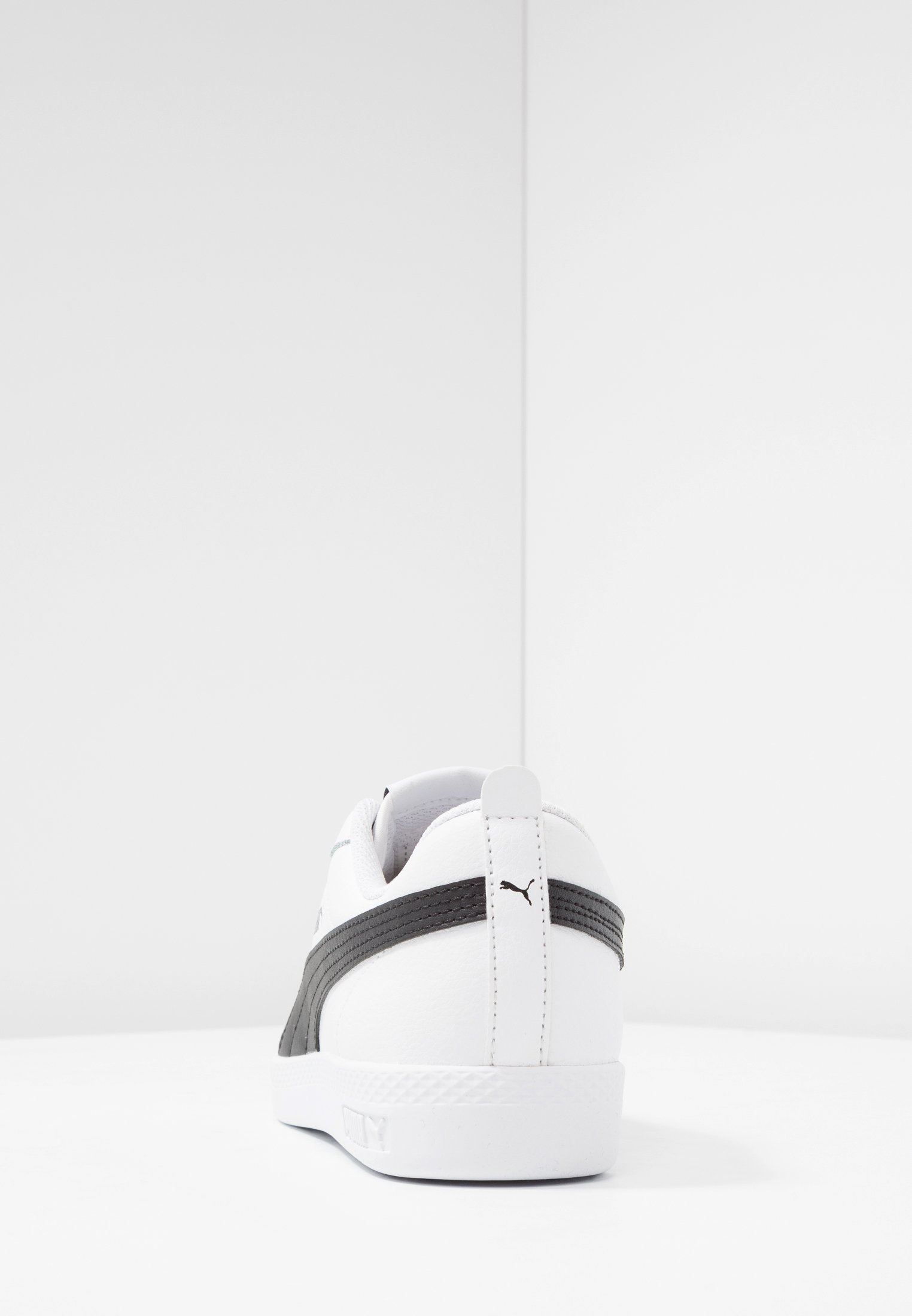 Фото № 5 с приближением к товару «‎Puma Smash »