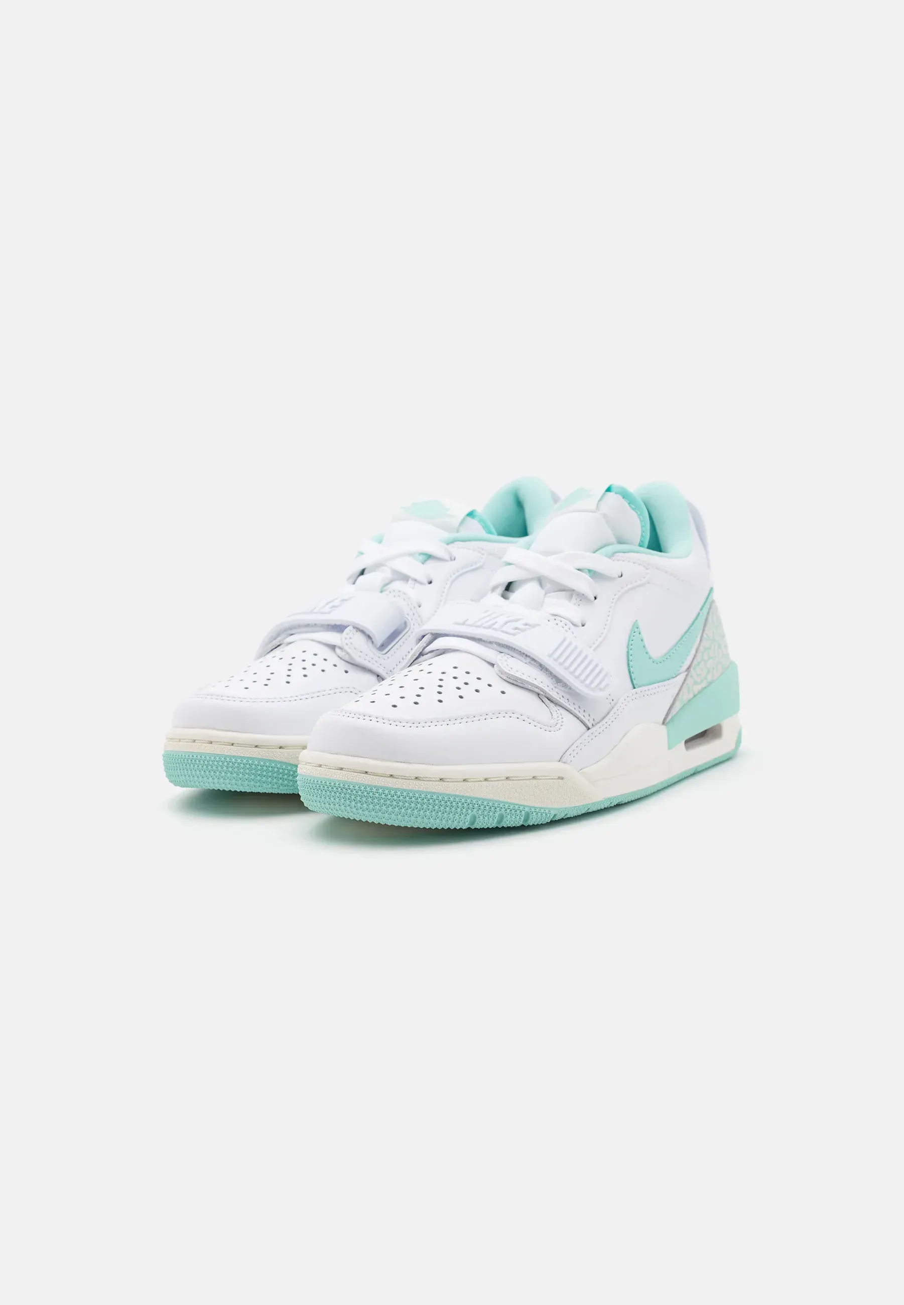 Фото № 2 с приближением к товару «‎AIR JORDAN LEGACY 312 »