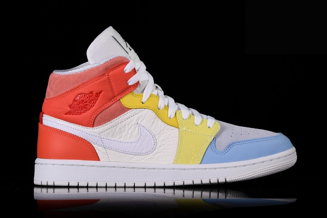 Фото № 2 с приближением к товару «‎Nike Air Jordan 1 Retro Wmns To My First Coach»