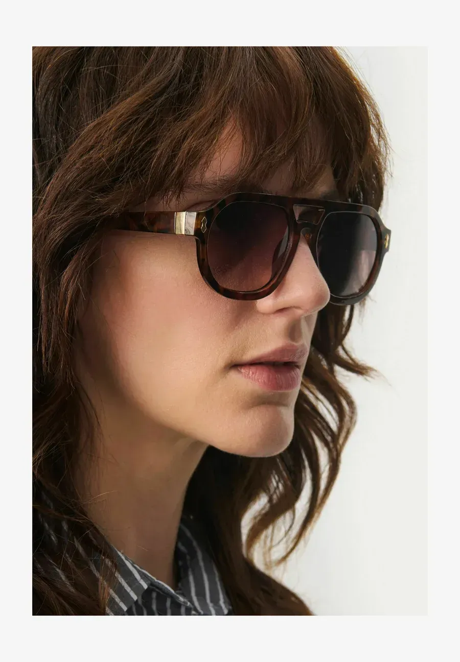 Фото № 2 с приближением к товару «‎Sunglasses»