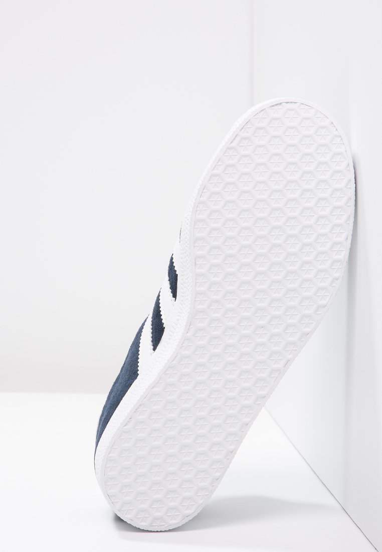 Фото № 5 с приближением к товару «‎Adidas Gazelle »