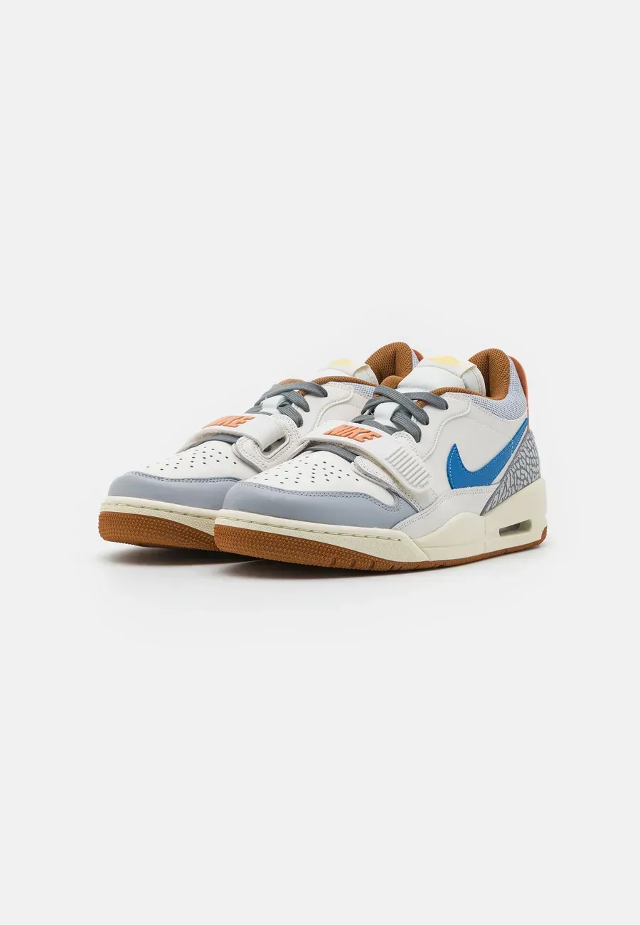 Фото № 4 с приближением к товару «‎AIR JORDAN LEGACY 312 »