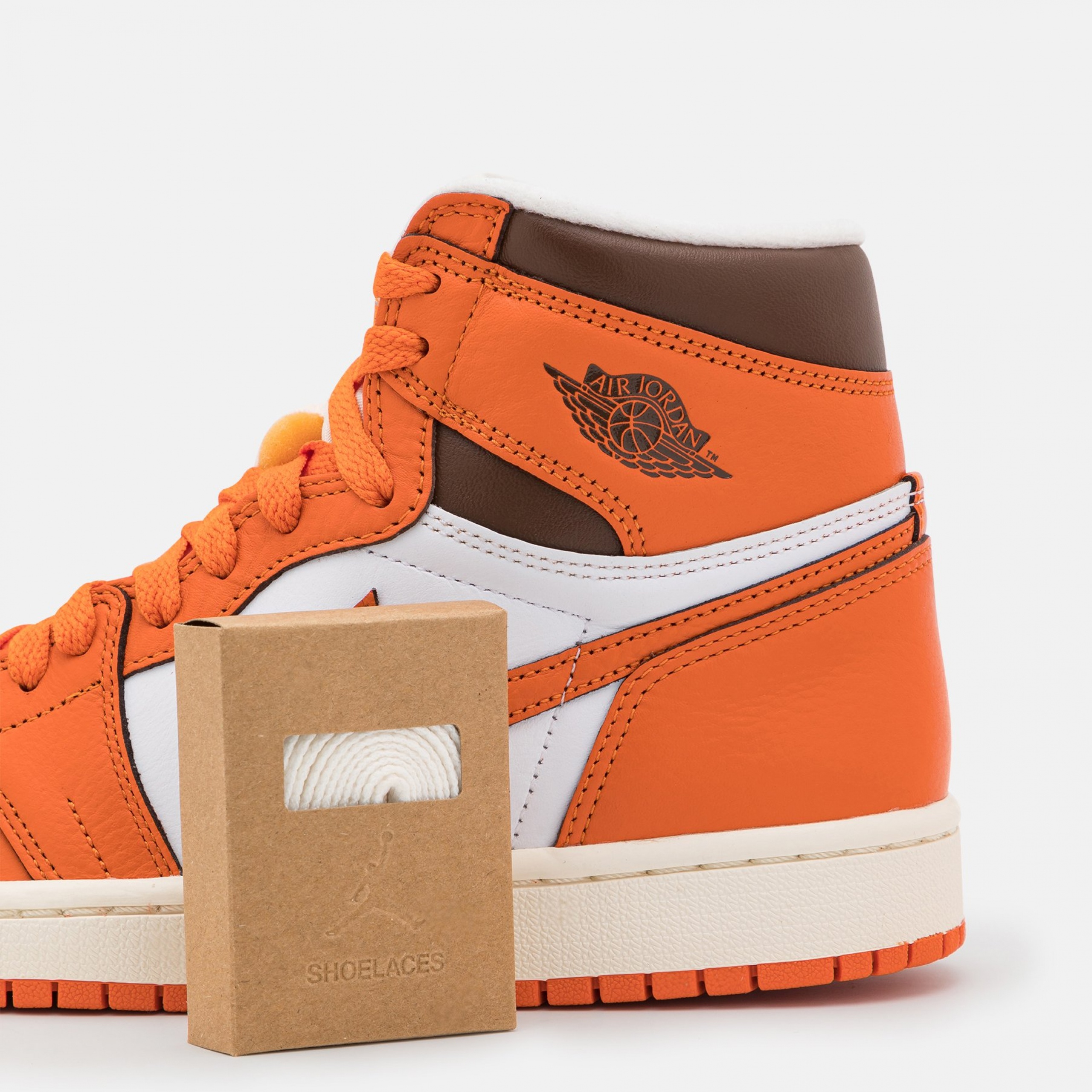 Фото № 4 с приближением к товару «‎Air Jordan 1 Retro »