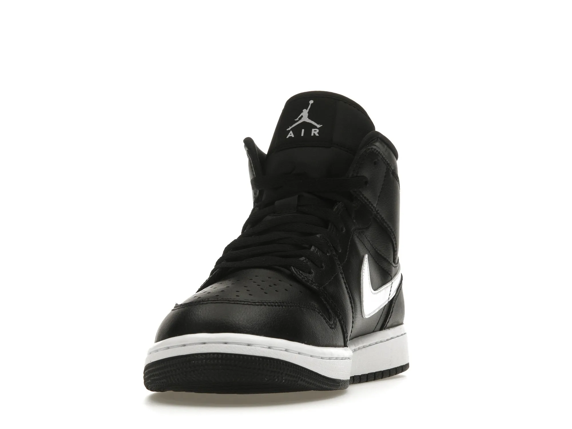 Фото № 4 с приближением к товару «‎Jordan 1 Mid Black/White»