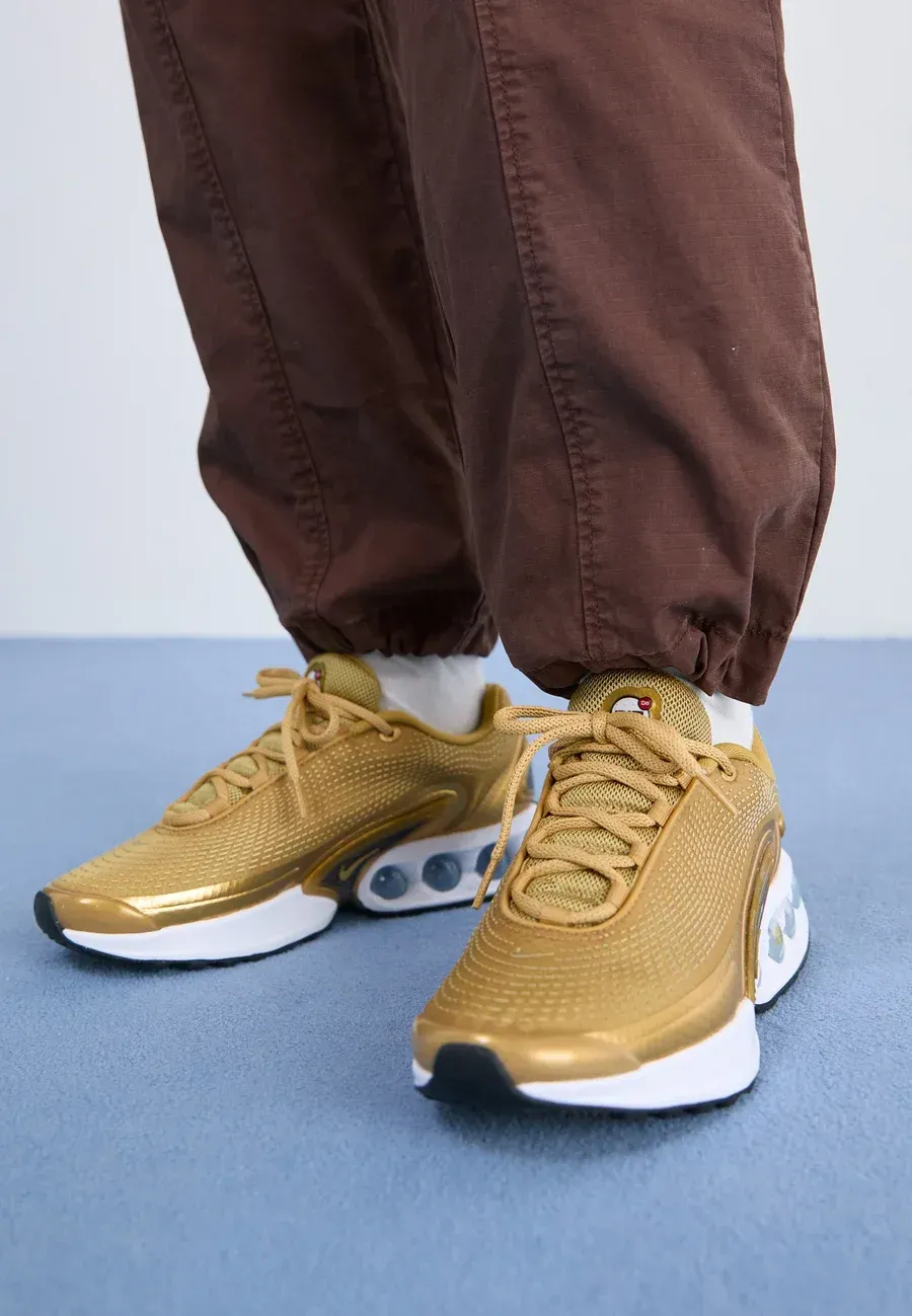 Фото № 2 с приближением к товару «‎AIR MAX DN PRM»