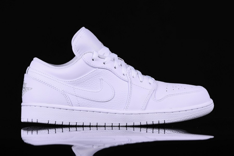 Фото № 2 с приближением к товару «‎Nike Air Jordan 1 Retro Triple »